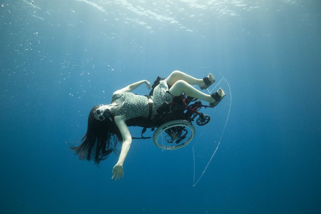 Sue Austin: Deep sea diving ... in a wheelchair